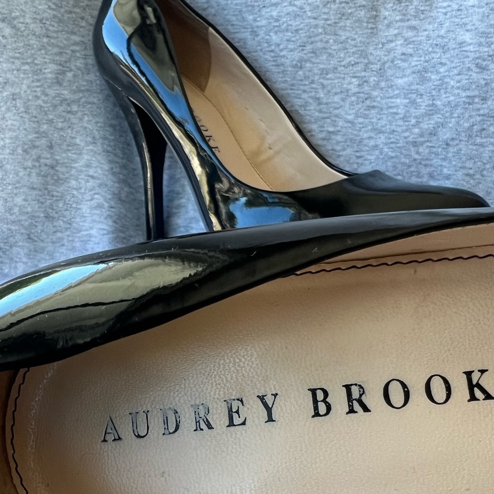 Audrey Brooke black patent leather pumps. 8m - Picture 7 of 8